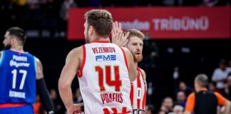 Шейн Ларкин развали настроението на Везенков и Олимпиакос в Евролигата (видео)