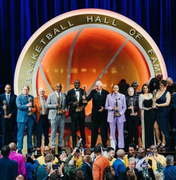 Винс Картър, Чонси Билъпс и Джери Уест в Залата на славата в НБА (видео)