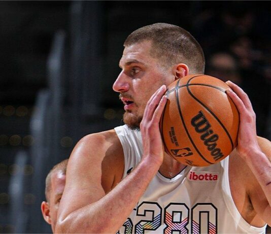 Денвър матира Финикс (видео)