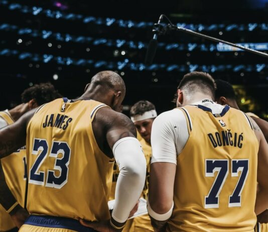 Лейкърс паднаха от Шарлът у дома (видео)