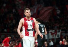 Везенков прекрати спречкване между двама свои съотборници в Олимпиакос (видео)