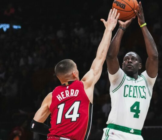 Бостън прати Холидей в Портланд