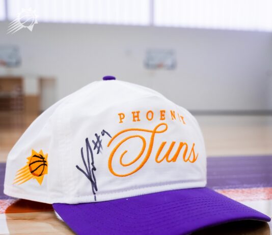 Финикс срещу Лейкърс по време на предсезонната си подготовка