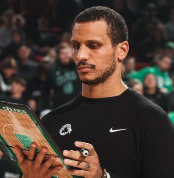 Бостън удължи договора на своя треньор