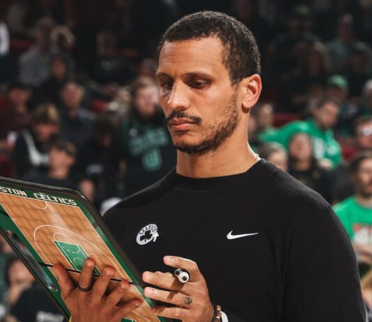 Бостън удължи договора на своя треньор