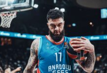 Анадолу Ефес остава без център до края на годината