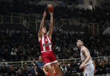 Везенков и Олимпиакос продължават без грешка в Гърция