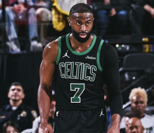 Джейлън Браун наниза 50 точки срещу Клипърс (видео)