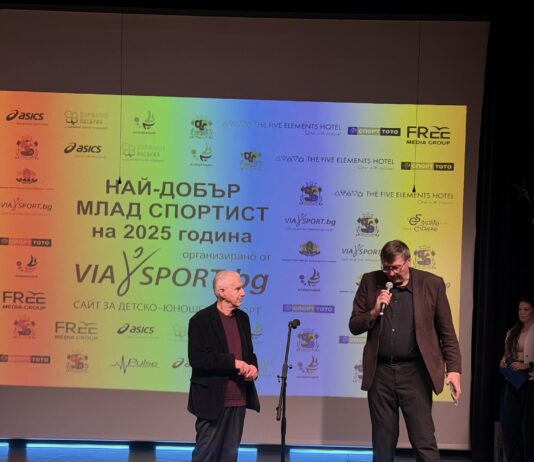 Георги Глушков награди Здравко Янчев на церемонията „Най-добър млад спортист“ за 2025 г.