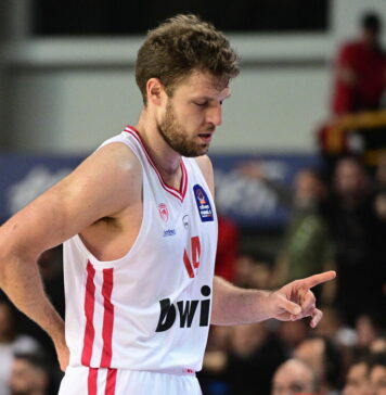 Везенков не успя да довърши финала за Купата на Гърция заради контузия