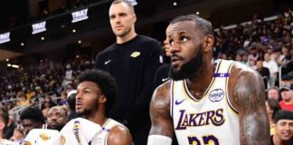 Историческо: Баща и син за първи път играха заедно отвъд океана (видео)