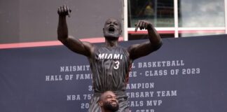 Маями показа статуя на Дуейн Уейд (видео)