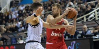 Александър Везенков с контузия, но и това не го спря да бъде над всички за Олимпиакос