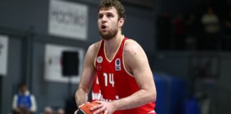 Везенков с лекция в Гърция, Олимпиакос издържа срещу Паниониос