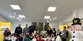 Национали зарадваха деца с подаръците от „Подари усмивка“