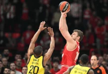 Везенков пропусна домакинството на Олимпиакос срещу АЕК от гръцкия елит