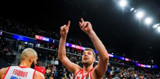 Сладко отмъщение: Везенков тласна Олимпиакос в правилната посока насред Париж (видео)