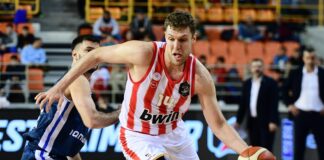 Везенков даде импулс на Олимпиакос за 1/2-финал в турнира за Купата на Гърция