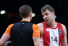 Везенков и Олимпиакос с домакинско предимство в плейофите на Евролигата