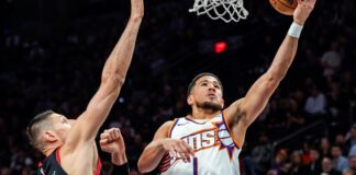 41 точки на Девин Букър дадоха импулс на Финикс срещу Чикаго (видео)