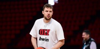 Везенков и Олимпиакос научиха първия си съперник в плейофите на гръцкия елит