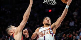 Финикс дава още две години на Девин Букър