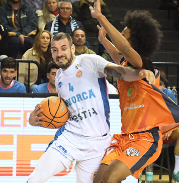 Поражение за Павлин Иванов, Емил Стоилов и Менорка в Испания