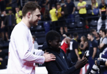 Везенков подари снимка на малък фен