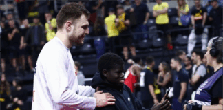 Везенков подари снимка на малък фен