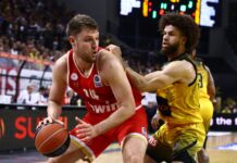 Дабъл-дабъл за Везенков, Олимпиакос на финал в Гърция