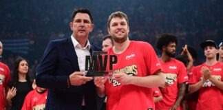 Александър Везенков с приза за MVP на финалите в Гърция