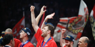 Везенков се контузи, но стана шампион на Гърция с Олимпиакос (видео)