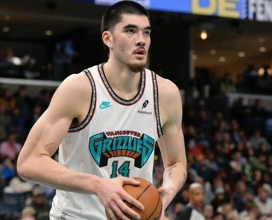 Център на Мемфис пропуска старта на сезона в НБА