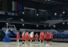 България със същите 12 играчи и срещу Нидерландия