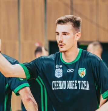 Марин Маринов продължава с Черно море Тича