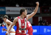 Везенков тласна Олимпиакос към нова победа в Гърция