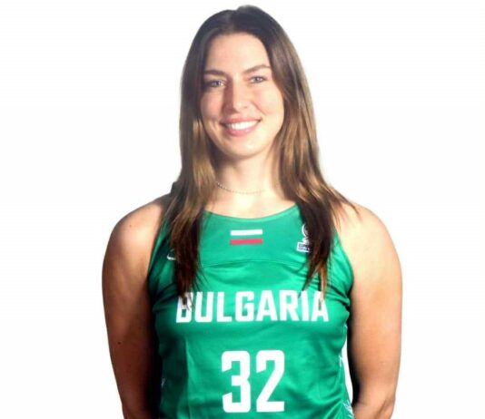 Стефани Костович получи български паспорт (видео)