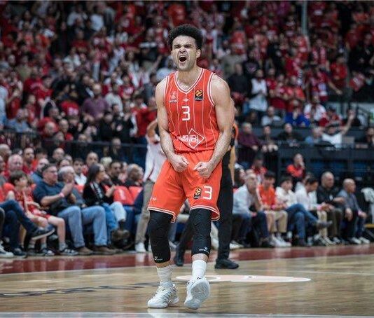 Апоел отново в София през януари