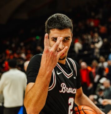 Успех за Александър Гавалюгов и Санта Клара отвъд океана