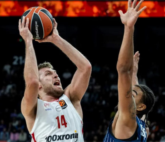 Везенков най-полезен за Олимпиакос срещу Анадолу Ефес (видео)