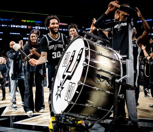 Сан Антонио взе реванш от Ню Йорк за загубата във финала на НБА Къп (видео)