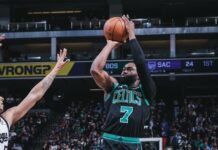 Джейлън Браун с дабъл-дабъл срещу Сакраменто (видео)