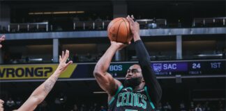 Джейлън Браун с дабъл-дабъл срещу Сакраменто (видео)