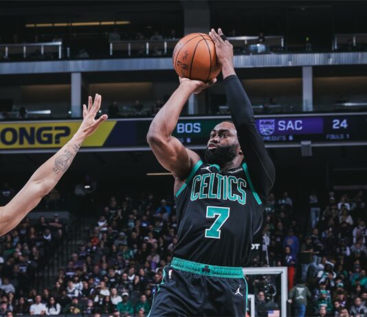 Джейлън Браун с дабъл-дабъл срещу Сакраменто (видео)