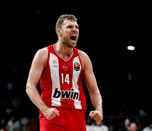 Александър Везенков даде тон на Олимпиакос за 1/2-финал в турнира за Купата на Гърция