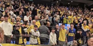 Ергин Атаман скочи на феновете на Макаби Тел Авив