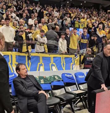 Ергин Атаман скочи на феновете на Макаби Тел Авив