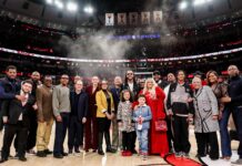 Емоциална нощ в Чикаго: Извадиха от употреба екипа с №1 в чест на Дерик Роуз (видео)