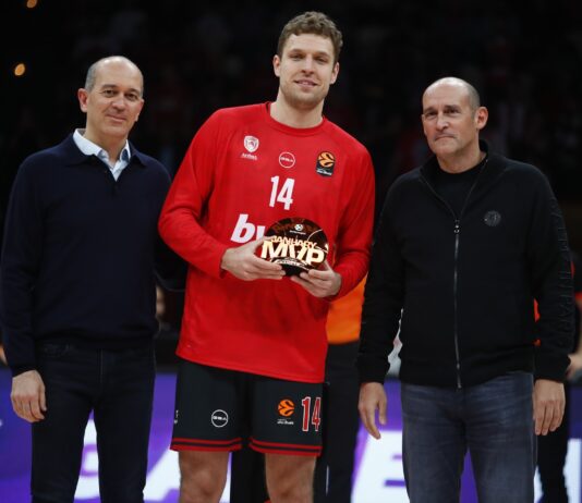 Aлександър Везенков взе наградата си за MVP на януари в Евролигата (видео)