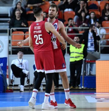 Александър Везенков и Олимпиакос на финал в турнира за Купата на Гърция